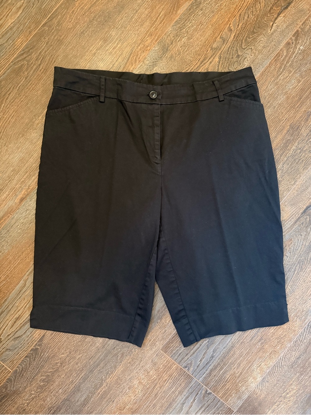 Avenue Black Tailored Bermuda Shorts